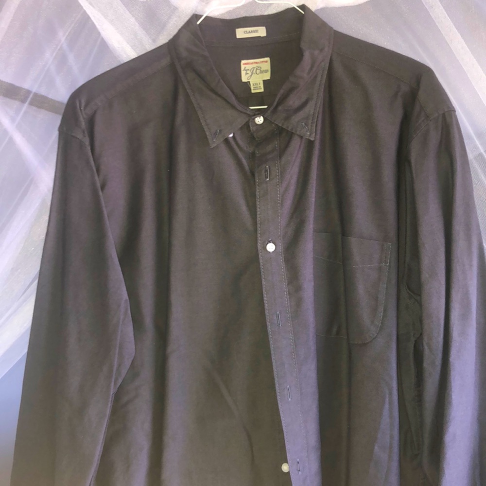 Men’s button up and button collar shirt